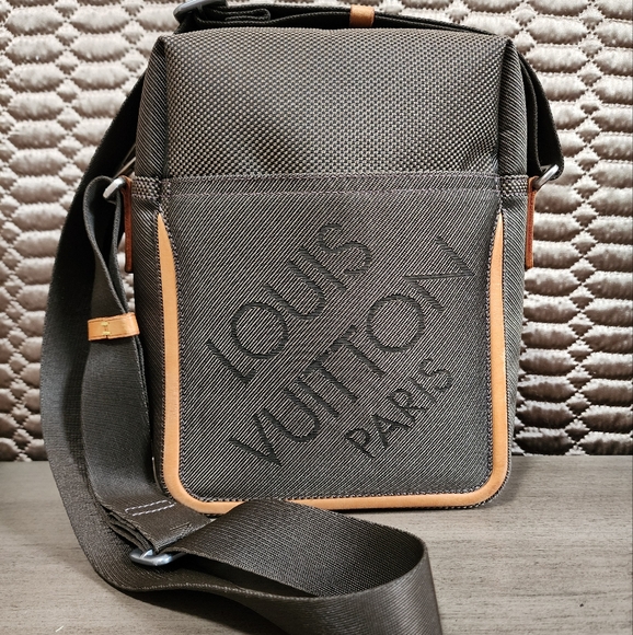 AUTHENTIC Louis Vuitton vintage DAMIER GEANT CITADIN messenger bag. - Picture 1 of 15